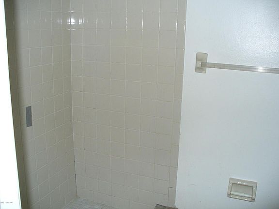 5th image of 6170 Alderwood Ave