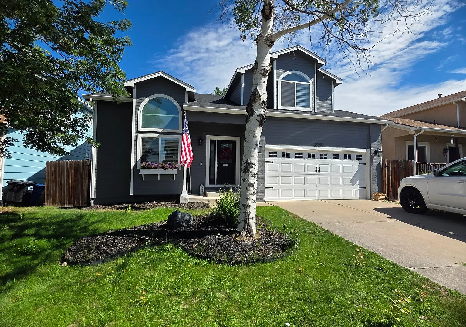 Gorgeous Fully Furnished 3 Bed 2.25 Bath Home! — Photo 2
