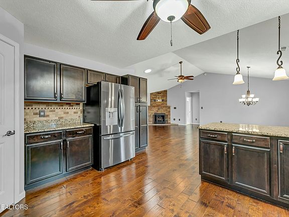 5th image of 1718 Cove Oak Ln