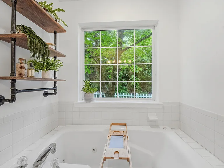 209 Norwich Dr — Photo 23