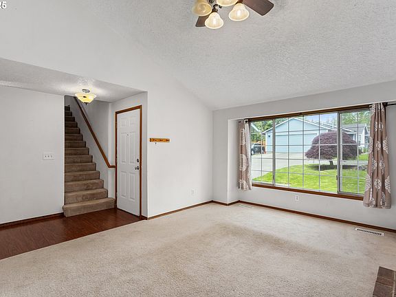 4th image of 1379 SE 64th Ct