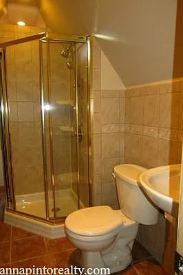 Sold by Anna Pinto Realty | media 6