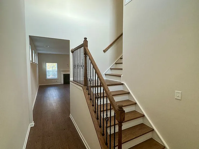 18227 Stark Way — Photo 4