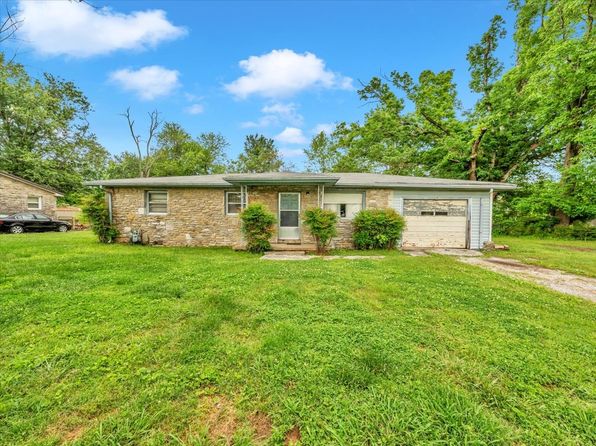 15 Owen Dr, Fayetteville, TN 37334