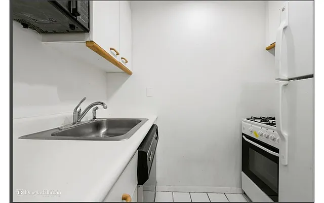 Rented by Douglas Elliman | media 2