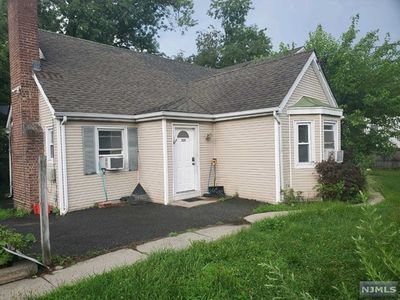 325 New Bridge Rd, Bergenfield, NJ, 07621