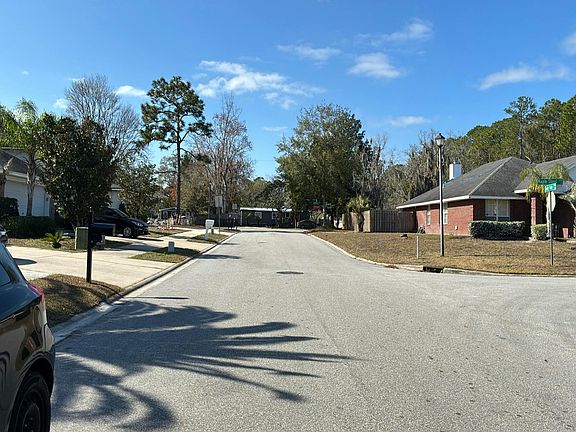 4th image of 10719 Sandy Oaks Dr