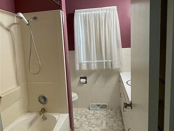 4th image of 1414 Avenue M