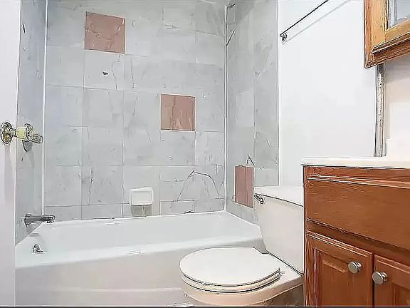 5th image of 401 E 13th St Unit 3H