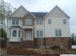 29 Gibson Dr, Hazlet, NJ 07730