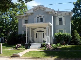 415 4th St SW, Independence, IA 50644