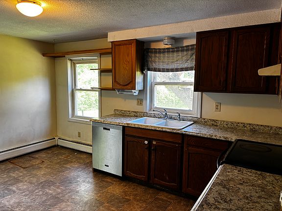 Large eat in kitchen