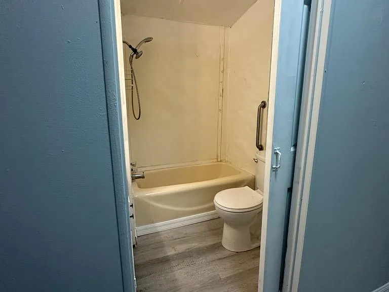 1045 Hickory Ln #8 — Photo 11