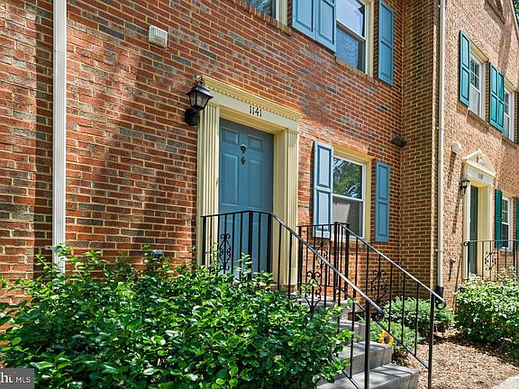 4th image of 1141 N Vernon St