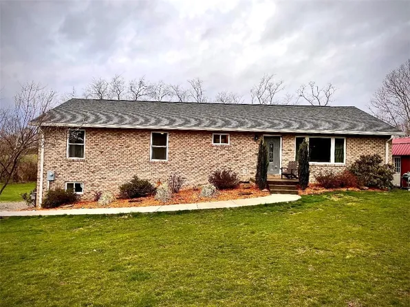16 Smithfield St, Fairchance, PA 15436