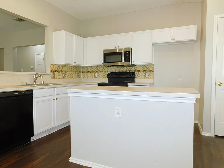 1648 Crown Point Dr — Photo 10