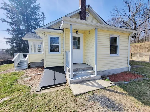 1097 County Route 12, New Hampton, NY 10958