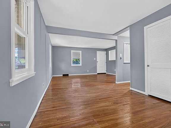 5th image of 950 Thornton Rd
