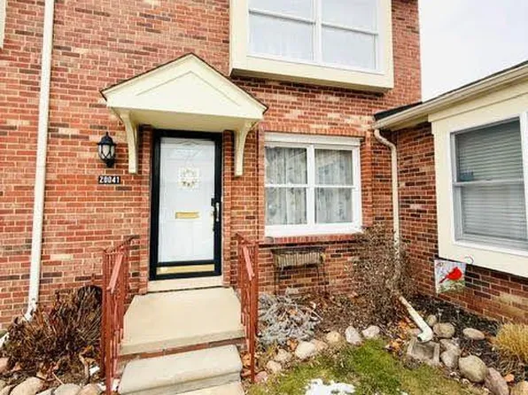 20041 N Great Oaks Cir, Clinton Township, MI 48036