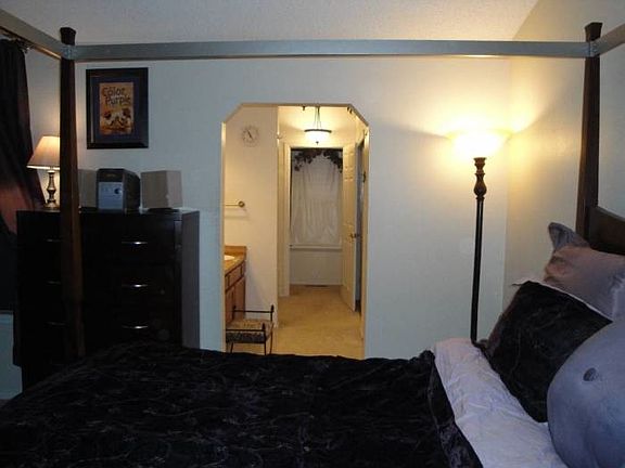 Master Bdrm w/King Bed, Dresser & Chest