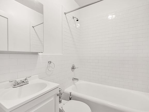 5th image of 208 W 23rd St APT 1403