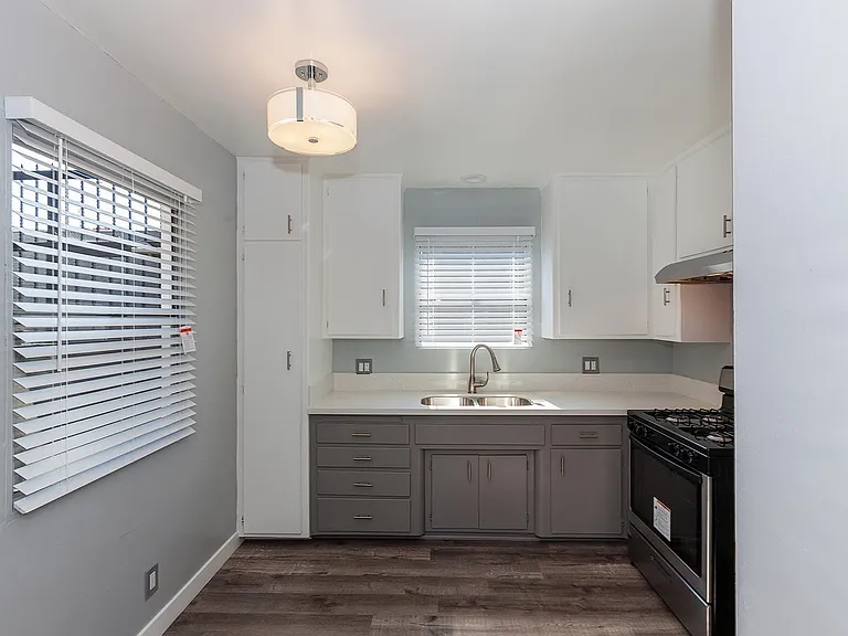 1863 Pine Ave #7 — Photo 4