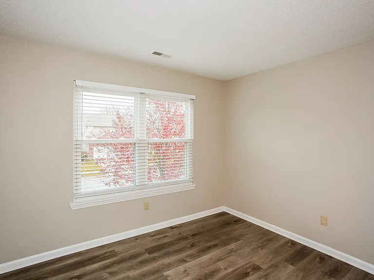 279 Brookview Dr — Photo 13