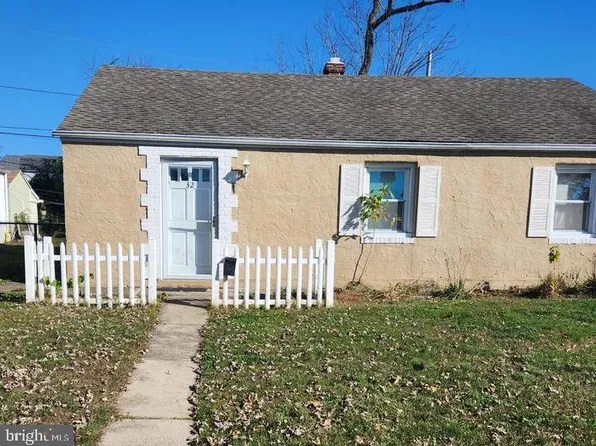 32 Scarlet Ave, Aston, PA 19014