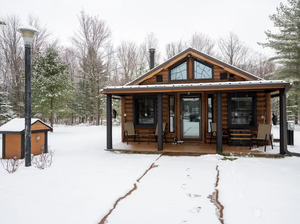 W8592 Orange Rd, New Lisbon, WI 53950
