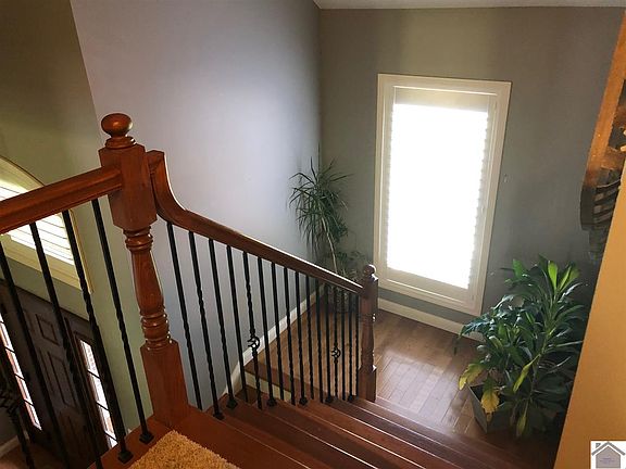 2nd image of 80 Kaitlyn Ln N