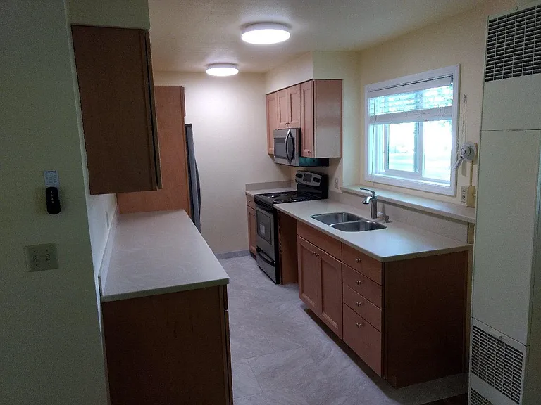 2404 Southhills Dr #2 — Photo 11