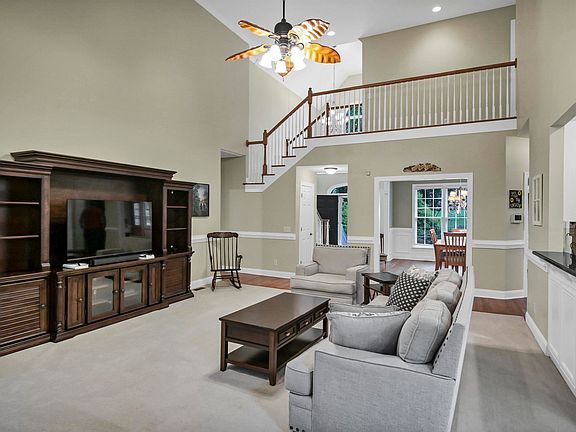 3rd image of 221 Alston Cir