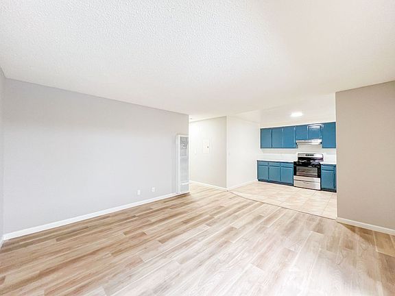 3rd image of 4522 Lakewood Blvd #203