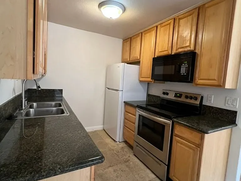 390 N 1st St #9 — Photo 5