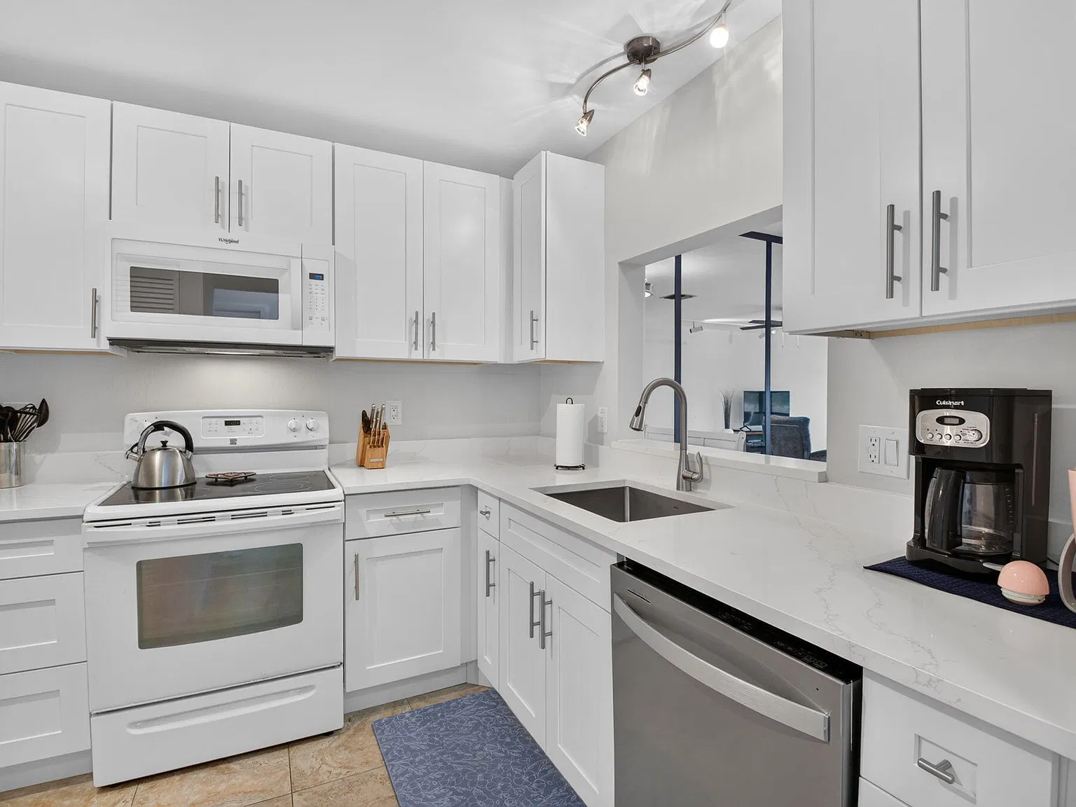 2 bed, 2.0 bath, 1348 sqft, $3,250 — Photo 3