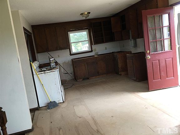3rd image of 52 White Oak Dr