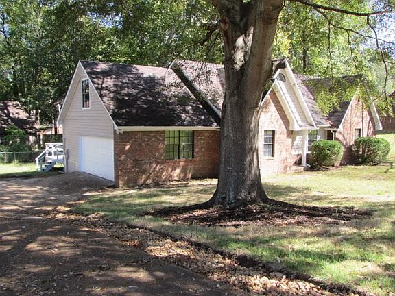 3rd image of 4740 Saint Elmo Ave