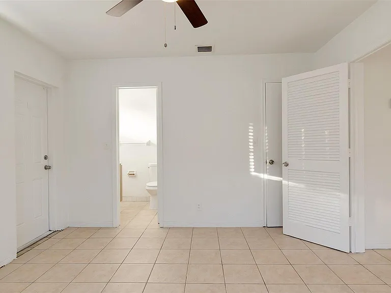 709 SE 15th St #1 — Photo 18
