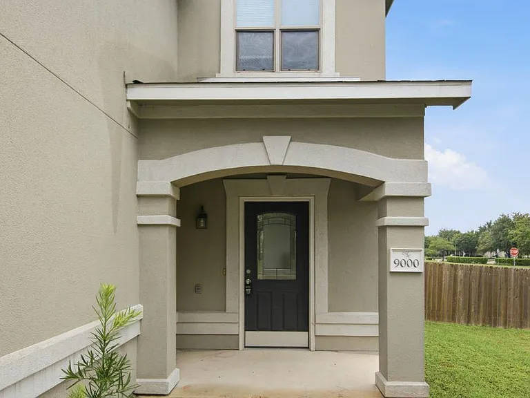 9000 Norwich Castle Dr — Photo 2