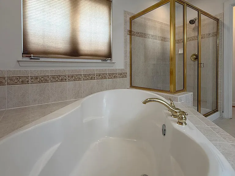 4415 Medallion Dr — Photo 31