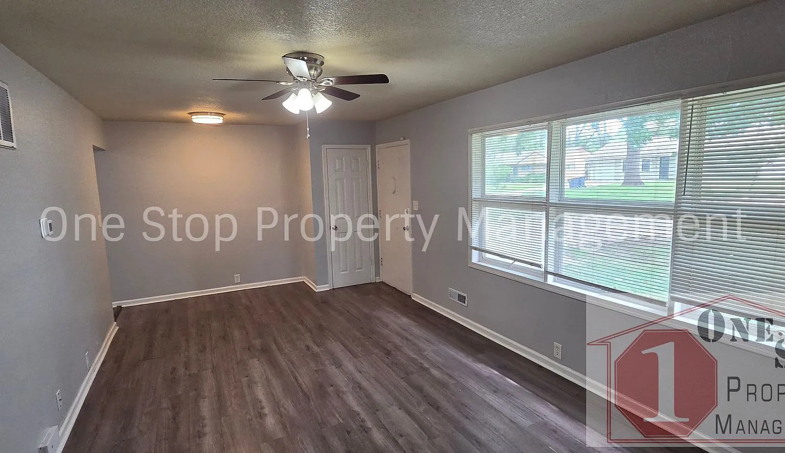 Freshly Updated 3 Bedroom / 1 Bathroom in Kansas City!! — Photo 3