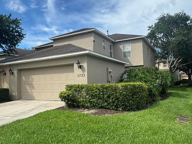 1733 Pointe West Way — Photo 1