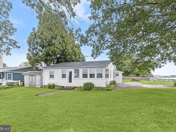 3rd image of 116 Kingston Park Ln