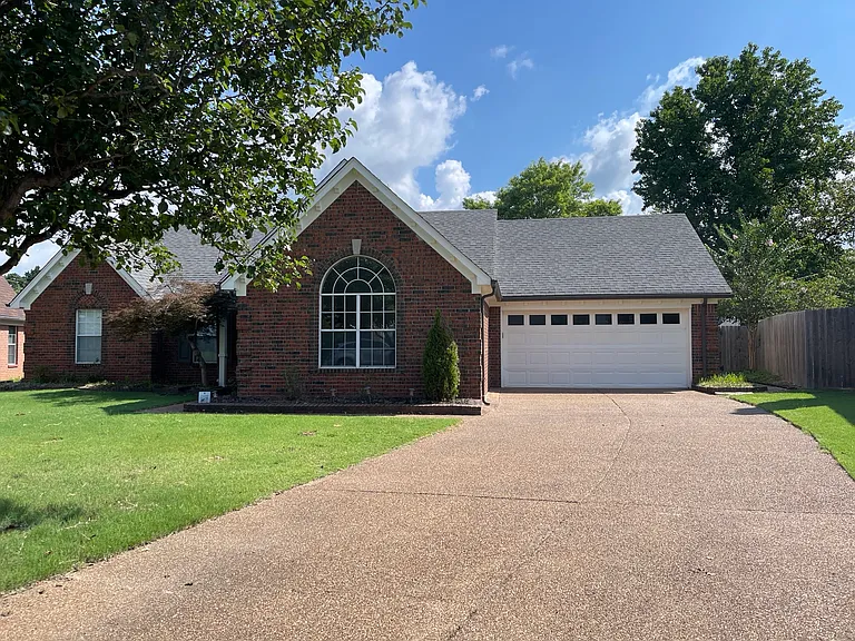 1492 Howling Dr — Photo 2