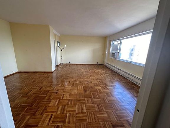 3rd image of 9 Fordham Hill Oval APT 17A