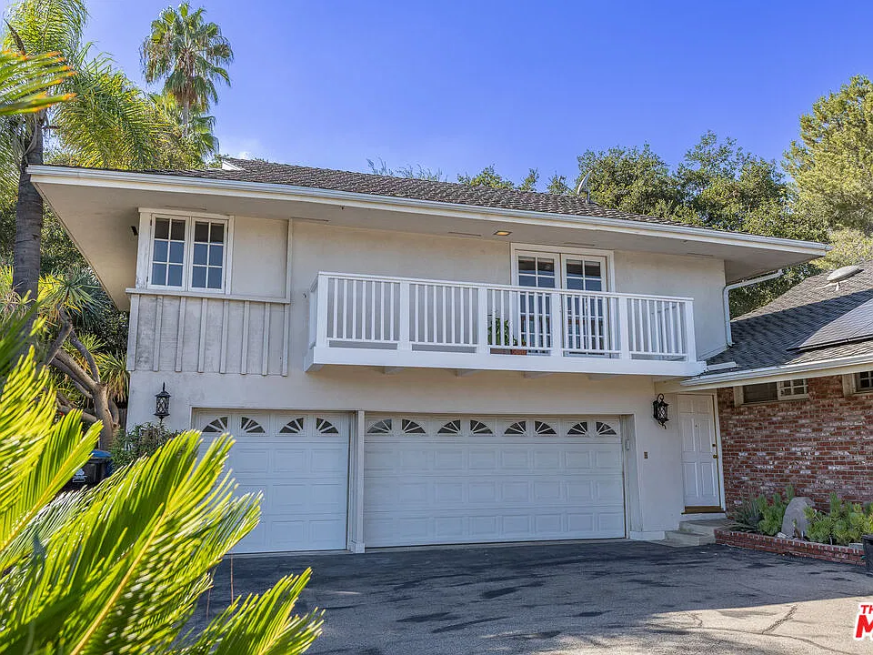 3755 Crownridge Dr