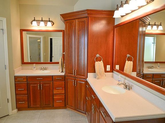 2nd image of 3082 Indian Hill Dr