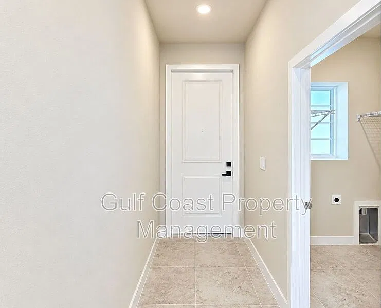 3 bed, 2.0 bath, 1500 sqft, $2,999 — Photo 2