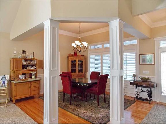 3rd image of 7 McKenzie Ln
