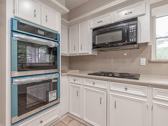 3rd image of 8019 Beaufort Dr